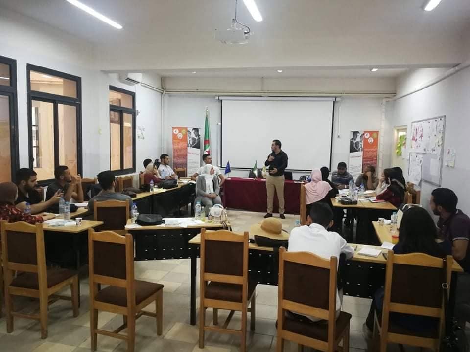 Dr. Omar Haroun lors d'une séance de coaching en entrepreneuriat