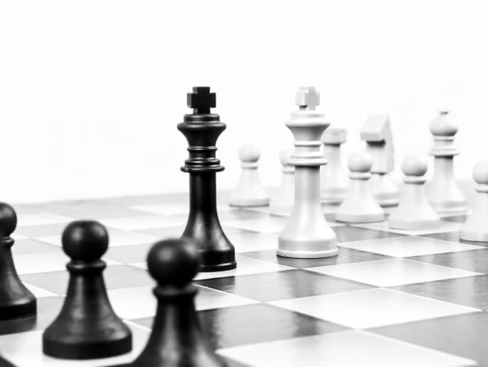 حين تتخاذل العقول تستباح الأرض